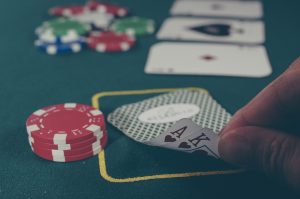 Blackjack – korttipelin säännöt ja pelin kulku