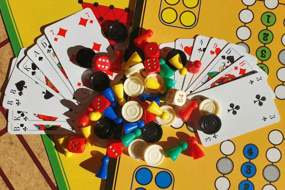 Lautapeli-klassikot, jotka muuttuivat live-kasinon hittipeleiksi