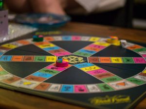 Trivial Pursuit säännöt – näin pelaat klassikkovisailupeliä